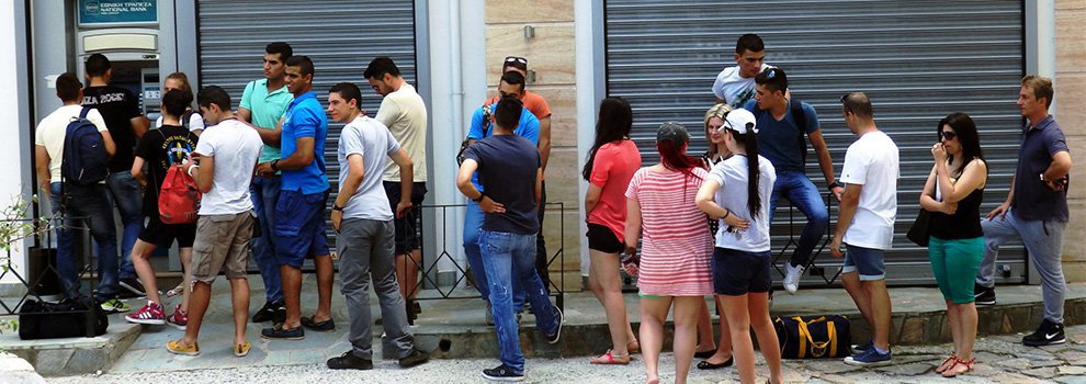 Bank Lines in Athens Trigger a Rush to Gold and Bitcoin