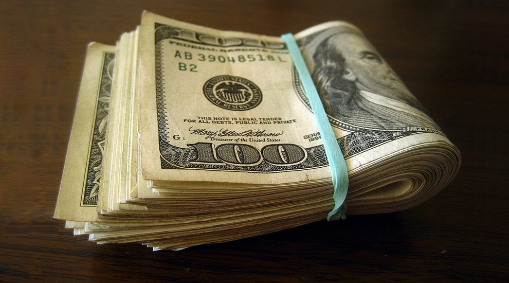 Former Standard Chartered CEO: To Fight Fraud, Banks Must Stop Issuing High Value Currency Notes